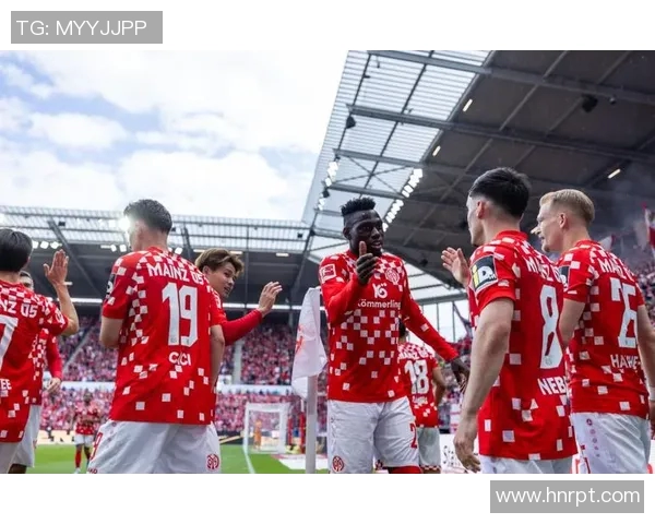 美因茨客场硬战亚琛战罢双方握手言和