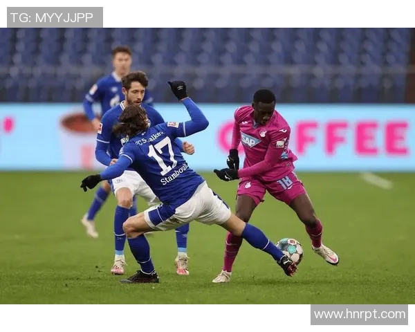 沙尔克04客场四连败，0-3不敌霍芬海姆，保级压力剧增