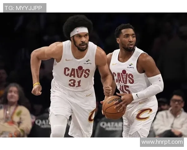 骑士与勇士激战正酣勇士以132比113战胜骑士展现强大实力 骑士与勇士激战正酣勇士以132比113战胜骑士展现强大实力