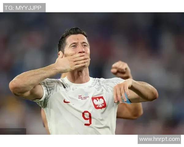 莱万携手球队再创辉煌新篇章展现足球巨星的无限魅力与坚持精神