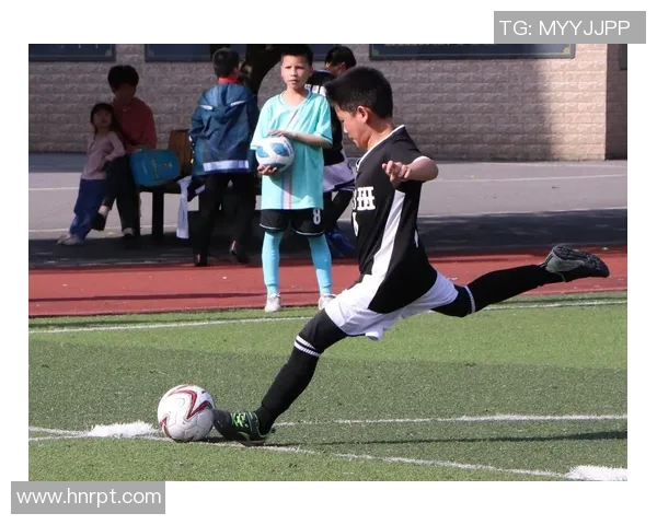 泸化小学校园足球比赛精彩直播全程回顾与精彩瞬间分享