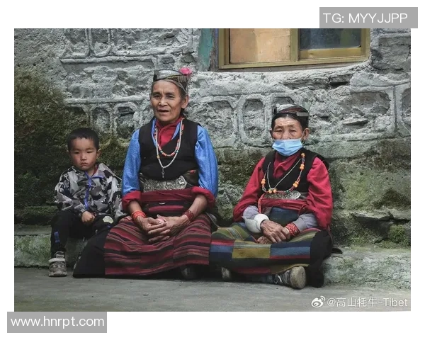 夏尔巴人:高山之巅的守护者与文化传承者的传奇故事 夏尔巴人:高山之巅的守护者与文化传承者的传奇故事